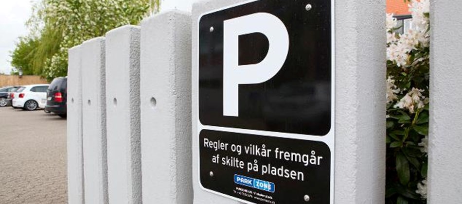 Skilte med parkeringskontrol